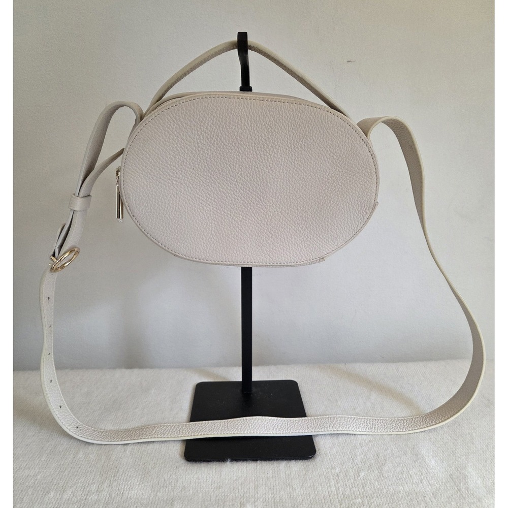 Cuyana Top Handle Crossbody Bag Ecru Pebbled Italian Leather Gold Hardware - Picture 4 of 12